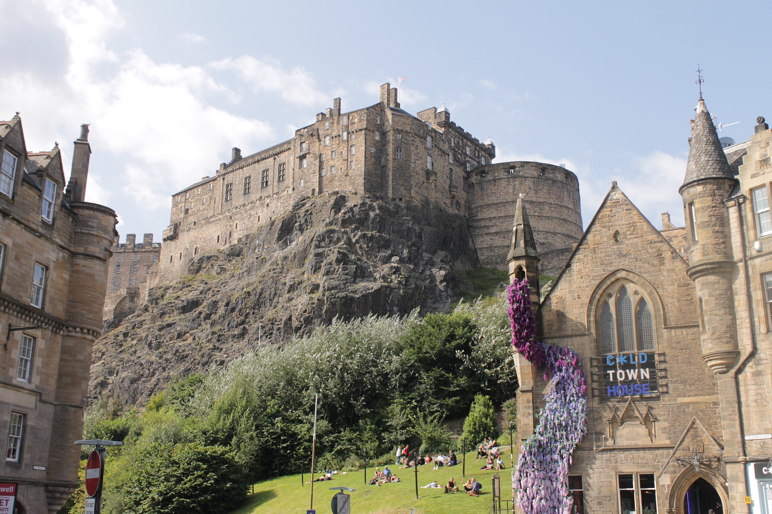 An image of Edinburgh Castle taken during a sunny afternoon in Scotland